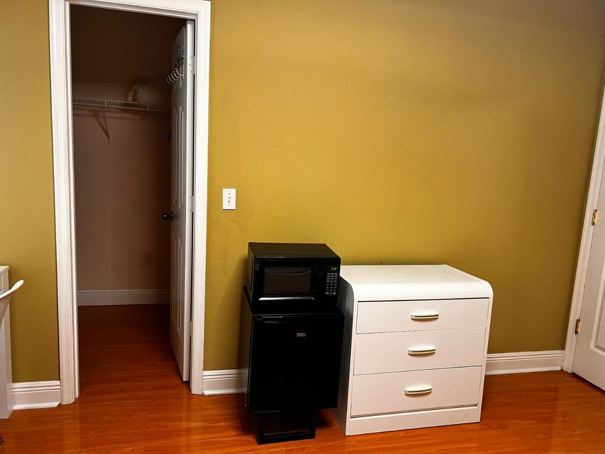 Spotless Guest Room With Shared Bathroom Orlando Esterno foto